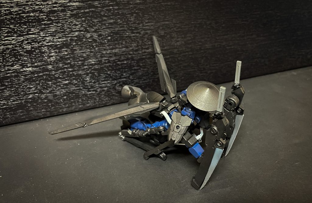 蟲羽飛行用の羽、飛翔の際に広げて飛び立つ。