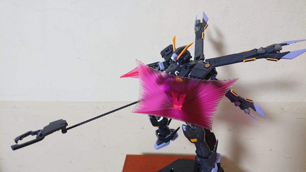 シザーアンカーとブランドマーカーで接近戦実はX2より先にX2改を先に組みました。X2改は手首が改善されていてバスターランチャーがしっかりと保持できました♪