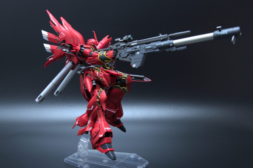 システムウェポンのロケット・バズーカを使用。HGシナンジュ用ですが接続部を少し削るだけでRGでも取り付けできました。