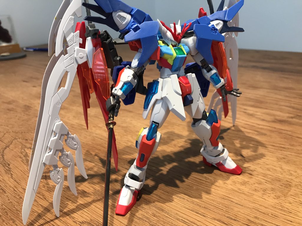 元々はブレイズガンダムを制作中、使用していたトライバーニングの左肩を折ってしまい、急遽ビルドバーニングを購入。その時、ブレイズガンダムにはビルドバーニングの方が合うことに気づき、トライバーニングのパーツを使わないことに。それを強化機体のダブルブレイズにしよう!と本機の作成に着手しました。