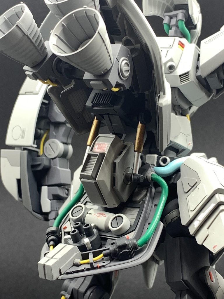 中身はジャンクパーツやプラ材を使用しました。