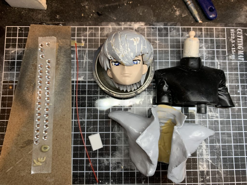 ジャケットとKCマークもエポパテで作成