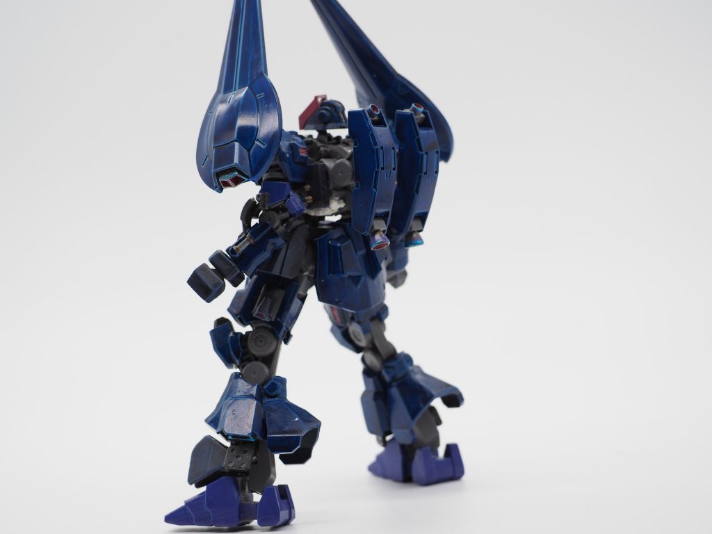 斜め後ろからの写真です。塗装は筆塗りです。拡大すると汚いですが、ぱっと見はわからないかも知れません（自信なし）もっと薄く塗り重ねようと心に誓いました。 