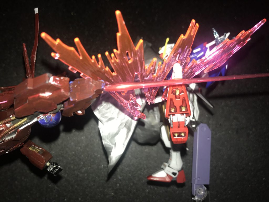 ディスティニー「予想通りィ!」アルケー「何!?やれぇ!ダブルオー」ダブルオー「了解〜!」アルケー「グッ…貴様もかぁ!」ディスティニー「オワァッ…」