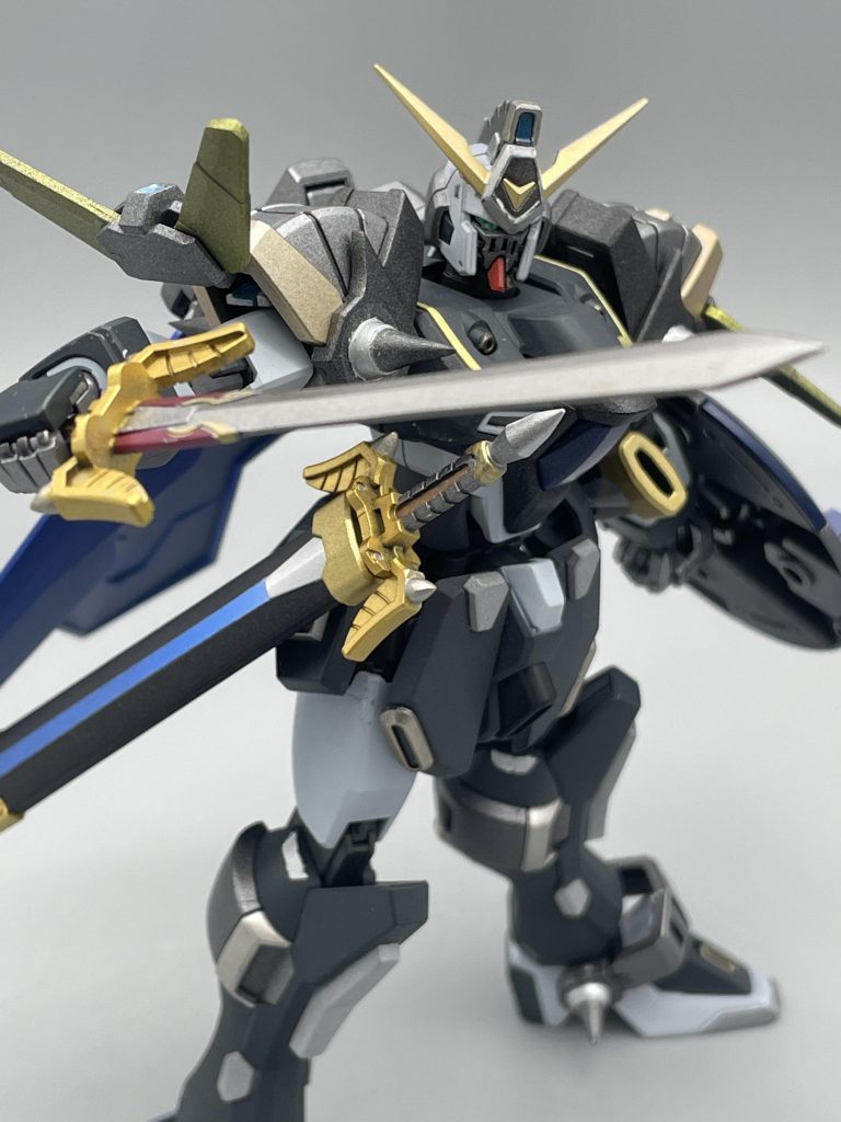 一体整形で白一色だった剣を細かく塗り分けるのはとても楽しかったです。