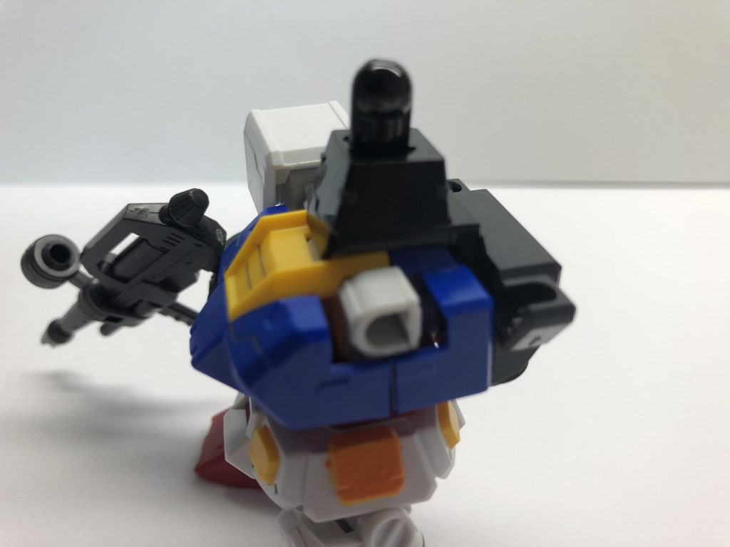 ビームサーベルを取る必要と少し隙間が出来ます。