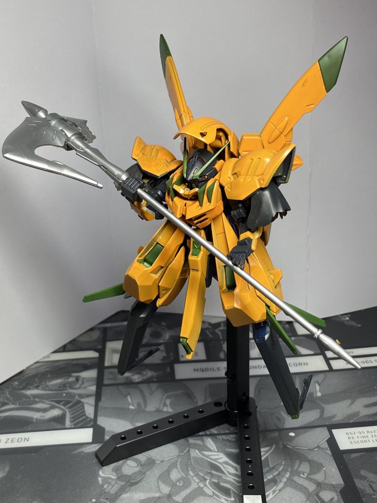 肩のマントも外すことができます