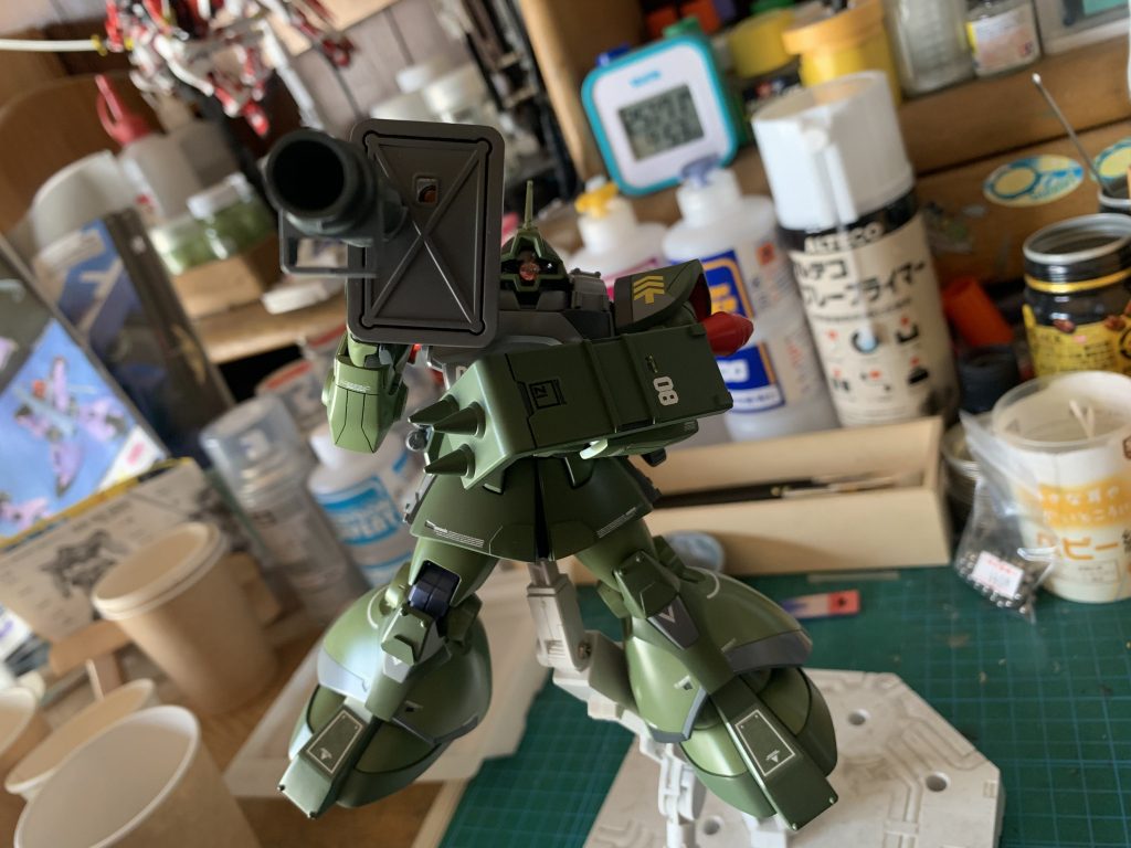 バズーカはドムトローペンのラケーテンバズに交換し旧ザクのスパイクシールド追加