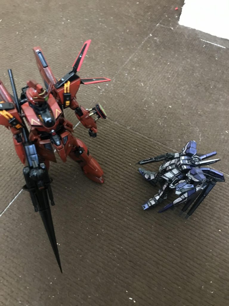 前回のhi-νとビームライフルとバズーカが付属してるのですが僕の頭は貴族主義なのでショットランサー一筋です