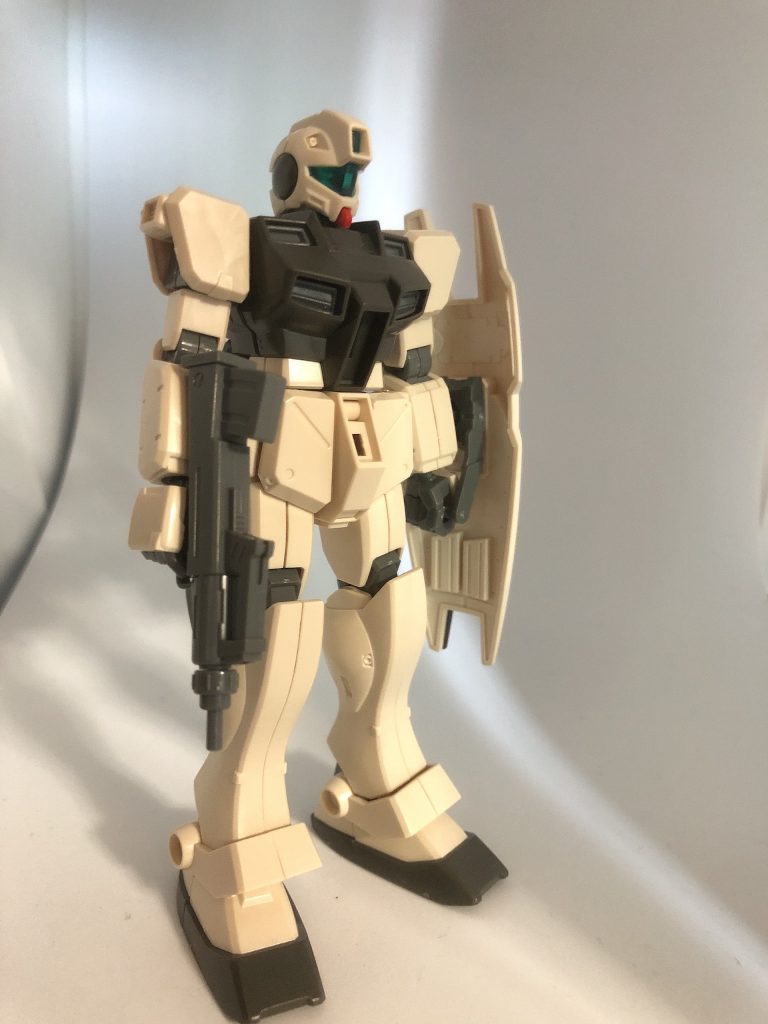 購入時   一部のパーツやビームサーベルとその持ち手が欠品していて少しだけゲート処理の後があったので飽きてしまったのかなと思いました