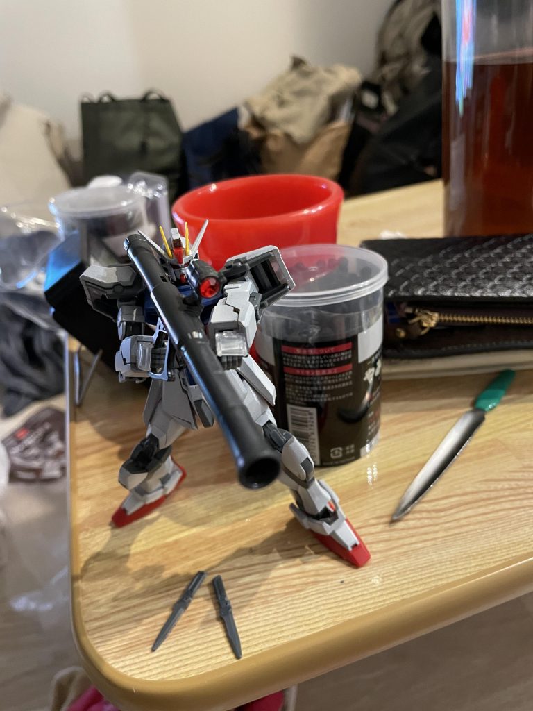 ストライクバズーカならぬザクバズーカ持たせてみたHGザクのパーツ流用しました！