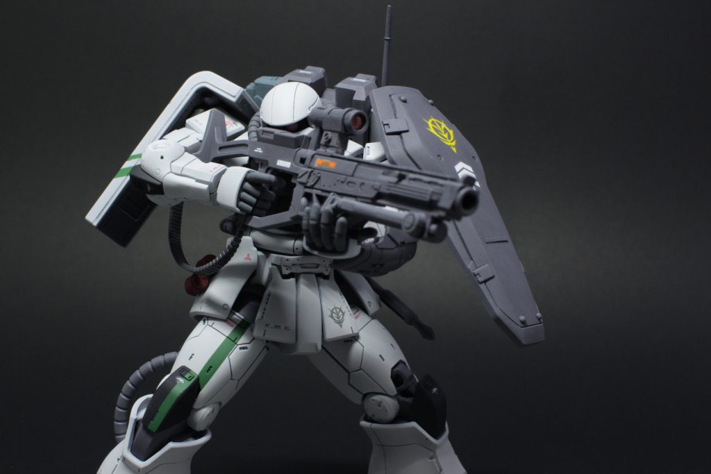 ベルト給弾式MS用マシンガン（強化バレルタイプ）今回のメイン武装であり大きな改造ポイントのひとつ。キット付属のものをベースにバレル部分を切り落とし、MSGアサルトライフルをベースにミキシングしています。かなりカッコよくアレンジできたんじゃないかと。お気に入りです。