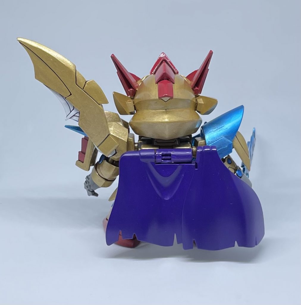 背後手抜きです。マントを広げたときにダボがみえるかな、、と思い鞘の受け部分をオミットしています。