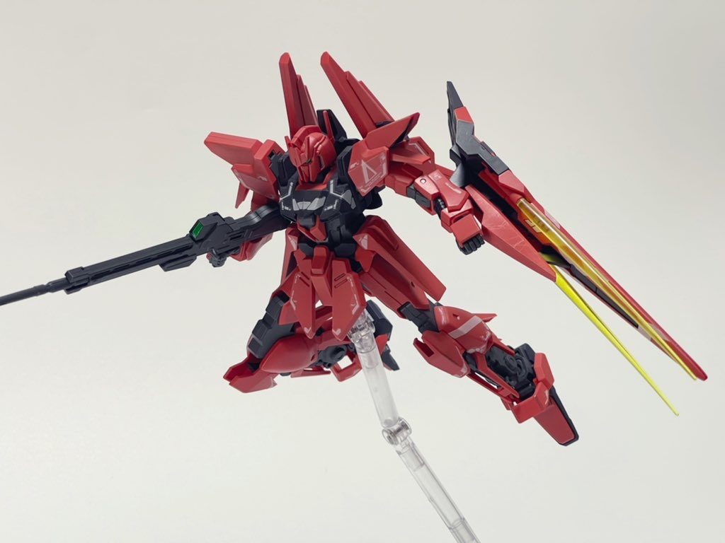 本当はこのままビーム発振するものじゃないですがシールドビームサーベル。デルタの盾は変形用サブユニット兼ウェポンプラットフォームみたいなところありますから…（後年のデルタカイ等を見るに）