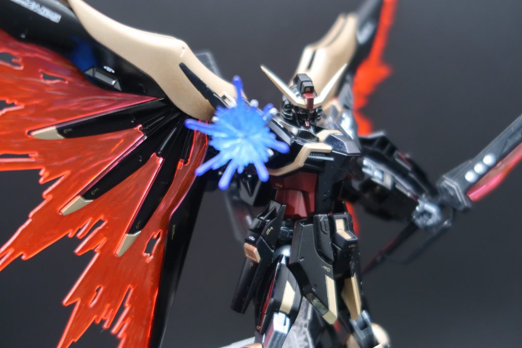 パルマフィオキーナ。HGデスティニーはクリアパーツが豊富でカッコ良いですねー