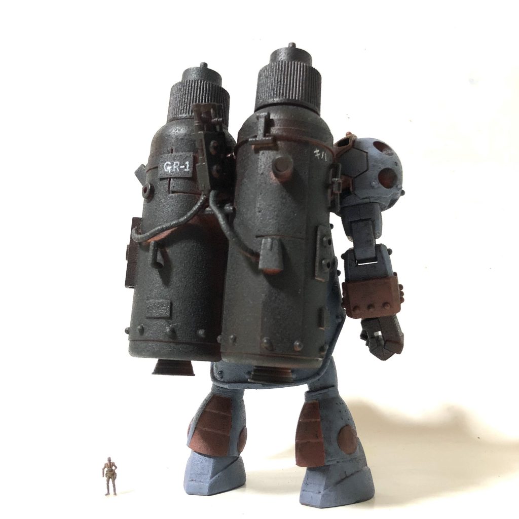 うしろ装備背部ロケットバズーカ肩部大型ミサイルランチャー胸部小型ミサイル多連ランチャー×2腰部80mm無反動スポンソン砲×4胸部ワイヤーアンカー