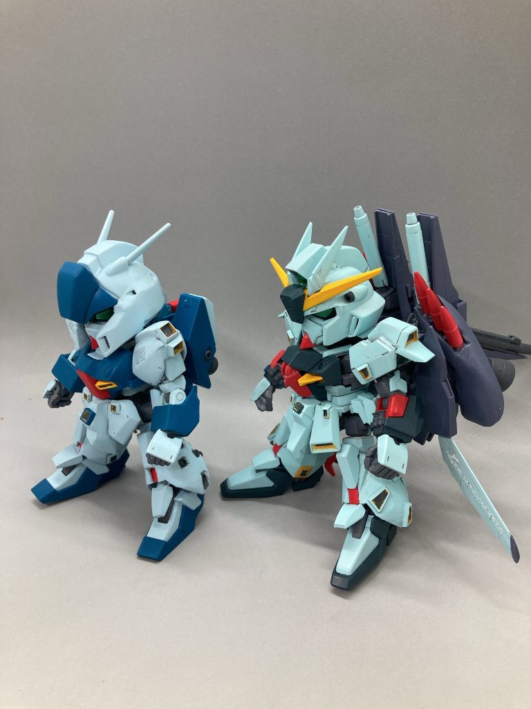 横から。リガズィカスタムの方がBWSのぶん厚みがあります。