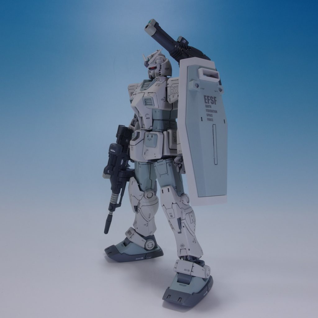 キットのシールドは大きめなので、好みでジム改のものに。