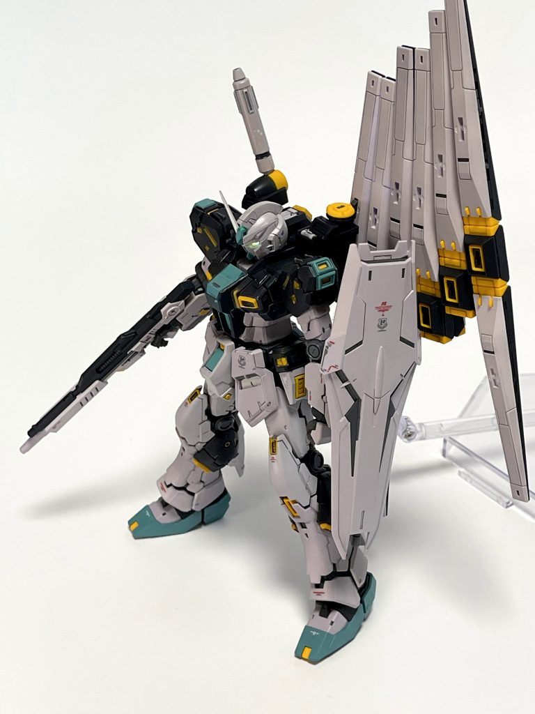 CCA-MSVの画稿でもファンネルとサーベルの接続部はνのものとほぼ同じデザインです