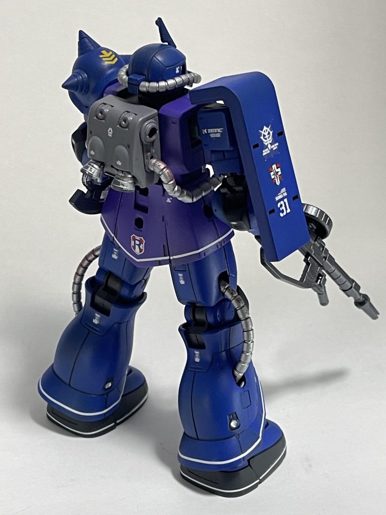 昨今の事情からショップに余っているシャア専用ザクを回収してきました。欲しいキットが手に入らない歯痒い気持ちもわかりますがオリジンザクも決して悪くないキットかと思います。