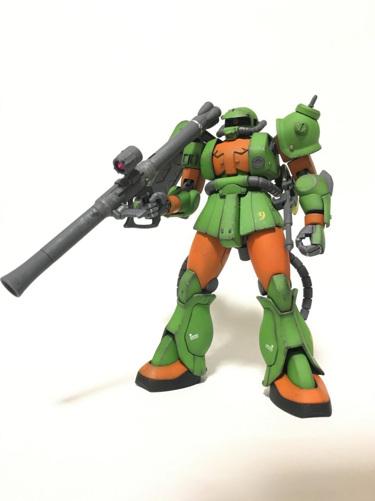 頭部や肩部は好みに合わせて少し形状変更しています。あとは少しメタルパーツやプラ板、ランナーを加工したものや市販のパーツを使用してディテールアップを図っています。