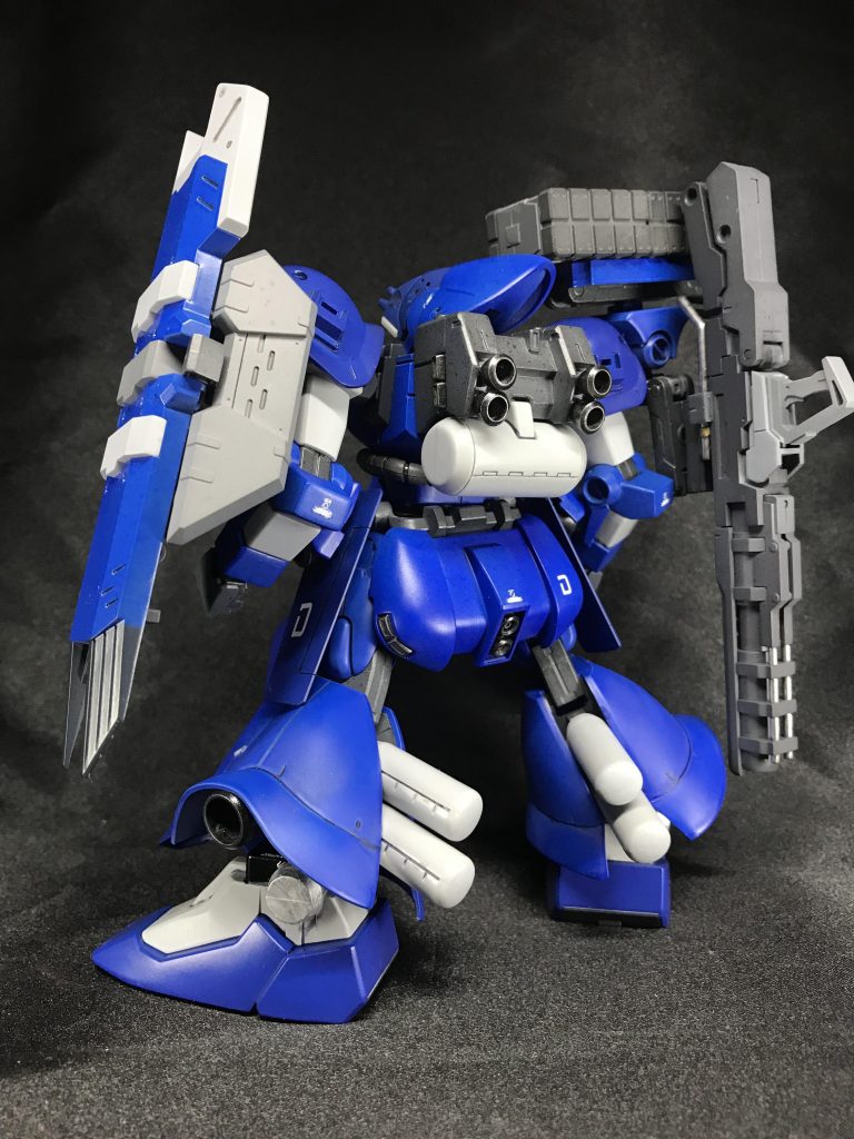 肘関節以外の関節はほぼボールジョイント化しましたので、だいぶポージングの幅は広げられたと思います☺️中がスカスカゆえに仕込みやすかったので、大いに助かりました👍🏻