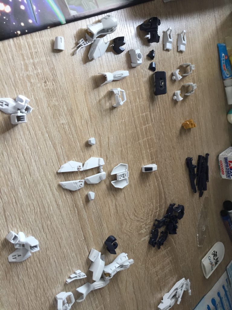 どのパーツを使うか考え中の写真