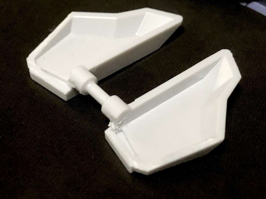 前垂れの上部を削りました。