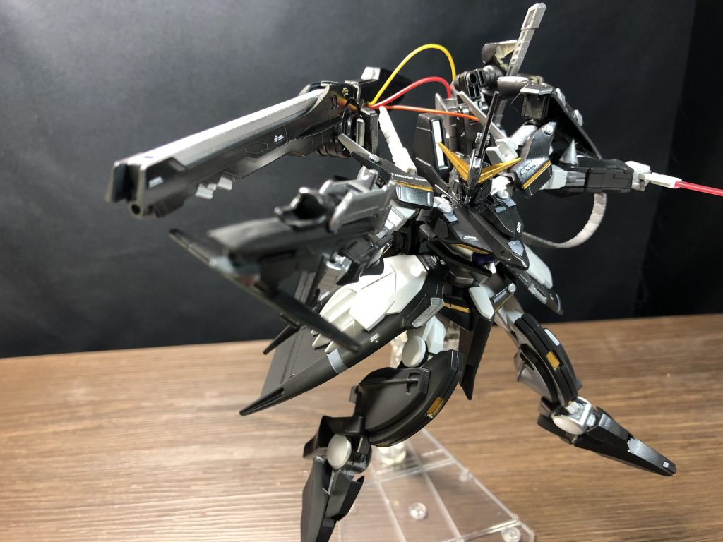 GNランチャーは無理矢理威力を引き上げた代わりにコードが剥き出しと言った感じです。(プロビデンスみたいなコード剥き出しの機体はやっぱり好きです)