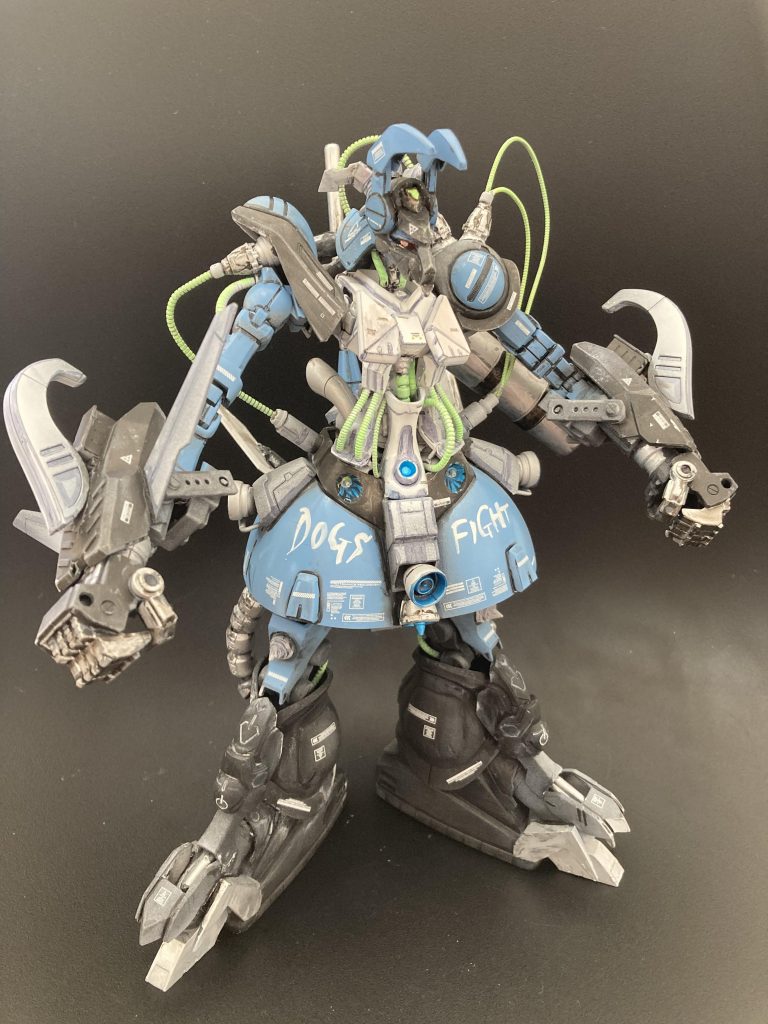 元々のバウンドドックの特徴的な動力パイプを誇張してドーピング改造的な蛍光パイピングを張り巡らせました。