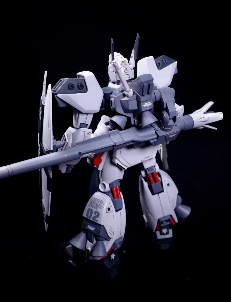 左のビームキャノンは可動。