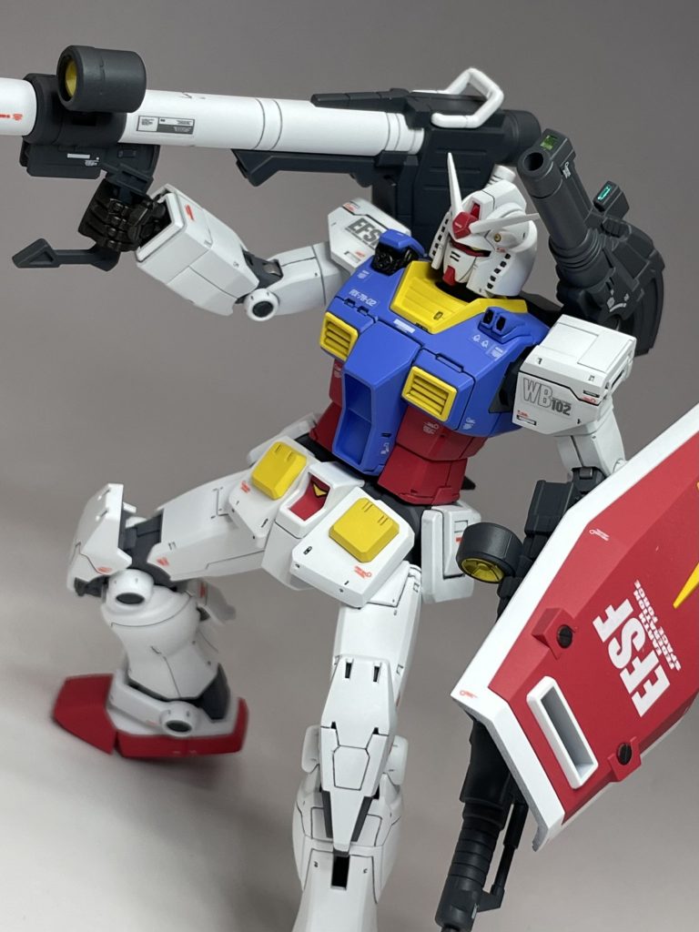 バズーカを構えさせたのですが、どうしても箱絵のように持てなくて困りました。