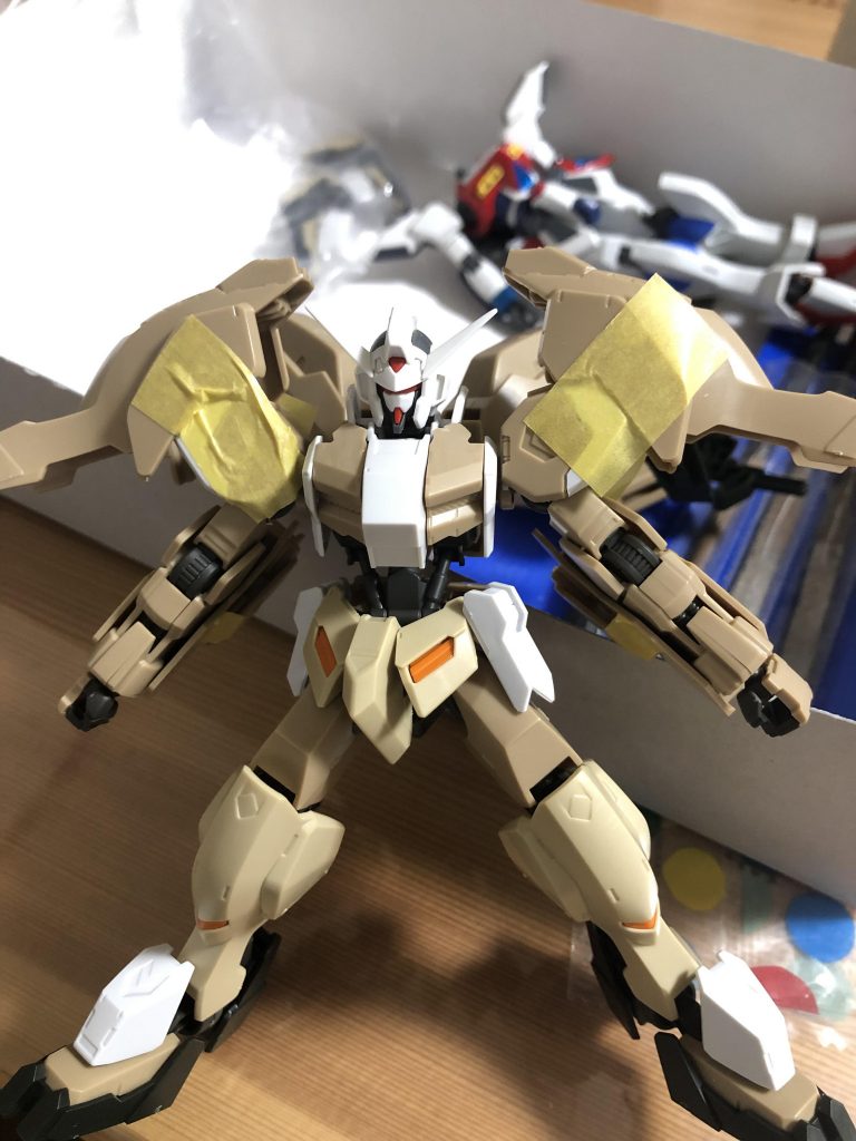 最初の改造案...かなりの重装甲機体のようで少しイメージと異なる為却下。GP02(サイサリス)のように見えるのは自分だけ?