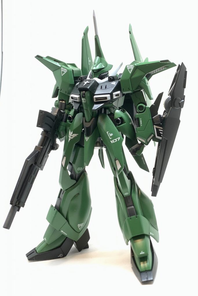 【全身】元々古いキットなので最近の物と比べるとやっぱり組みにくい感触はありました。