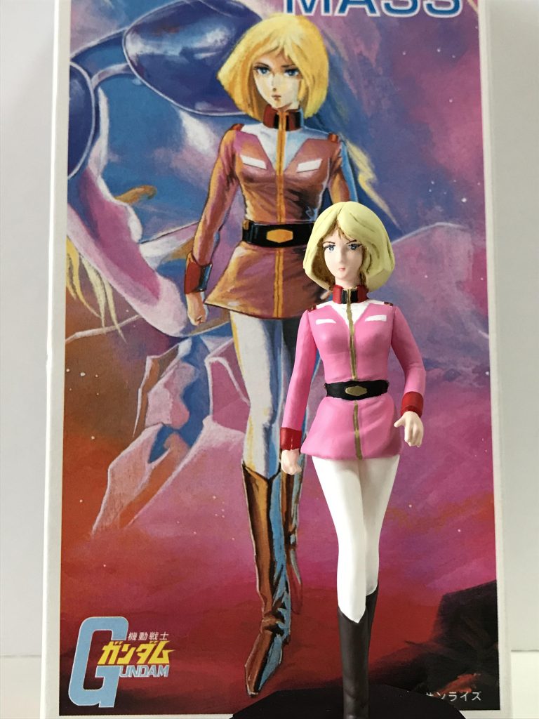 箱とともに。背景のサングラス姿のシャアも出して欲しいですねー(^^)