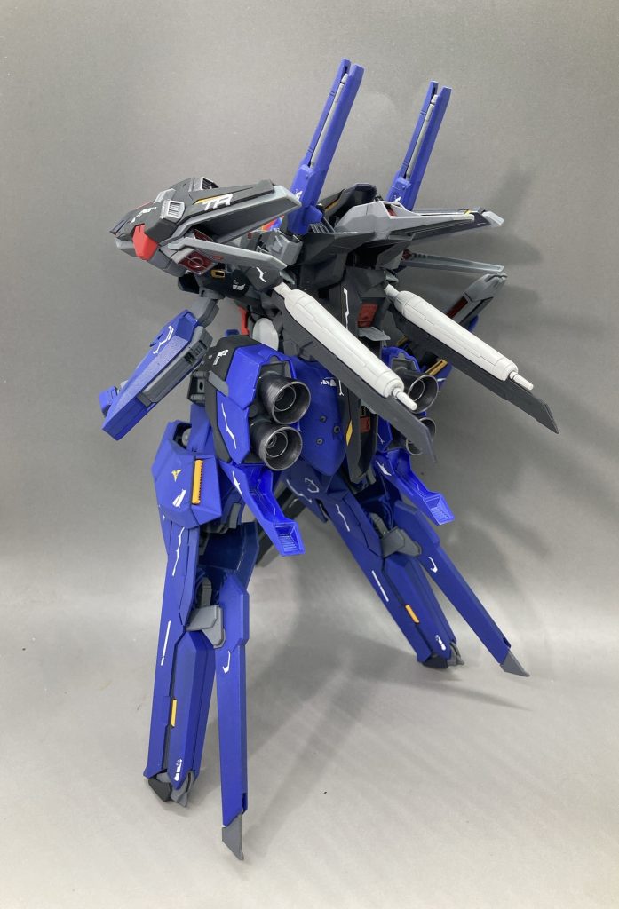 バックショット。ライトニングストライカーパックの展開ギミックはそのまま活かしてます。