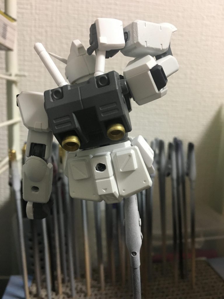 ビームサーベルを握らせてみる。