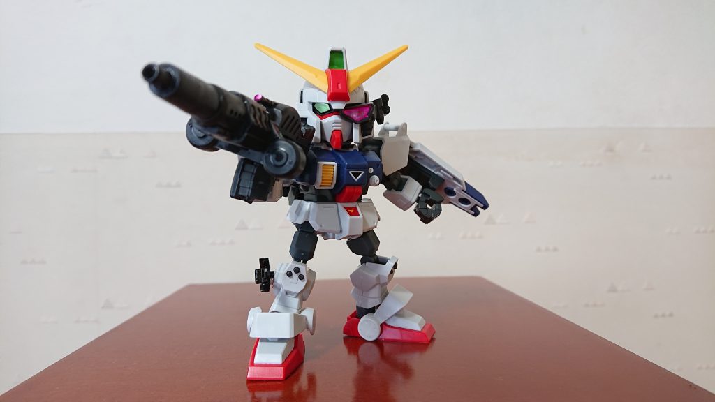 マシンガンはパテ等で成形。スコープはジャマな部分をカットし頭の横に穴を開け取り外しが出来るようにしてありますが今さらながらもっと、きちんと作り込めば良かったと思う品です(泣)