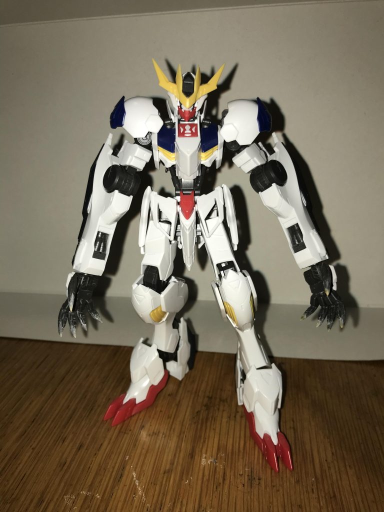 大体終わったところです。塗装は部分塗装です。目立つバックパックや爪以外にも、各部のアクチュエーターや気になるところを塗装してますが、汚したらほぼ分からなくなりました…。汚す前の写真撮っておけばよかった。