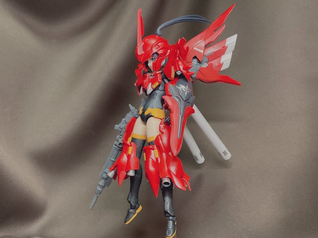 SDシナンジュの頭をガッツリくり抜くと綺麗に頭にハマるんですよね