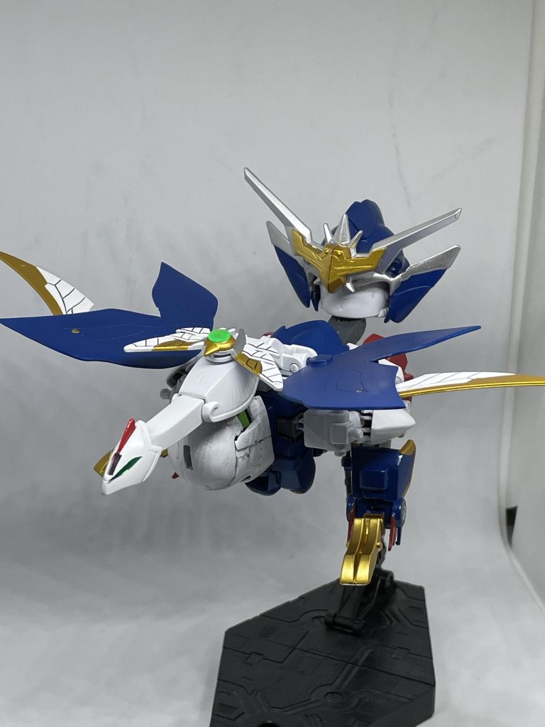 飛行形態・飛翔神鳳形態。ジムヘッドと市販パーツを使って再現しました。