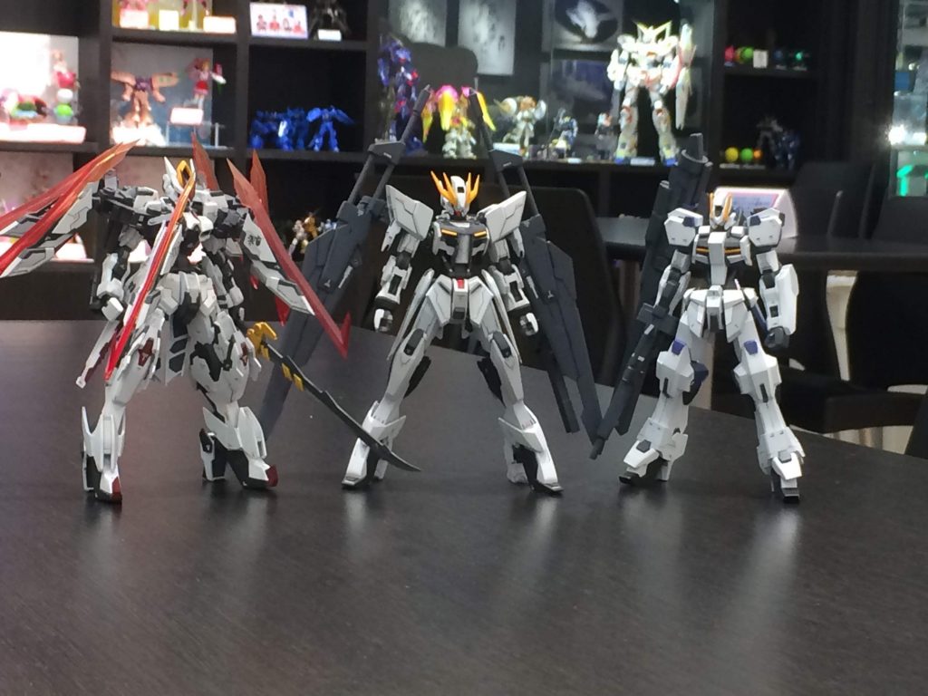 名前はかなり迷ったのですがどうしても雷に関係する神の名前を付けたくてギリシャ神話の最高神であるゼウスを避けた結果ペルクナスになったのですが、ペルクナスはゼウスと同一の神格を有する神様なんだとか…トールとかスサノオも考えたのですが夕夜さんとしゅうさんと神話が被ることやペルクナスの響きが気に入ったこともありペルクナスになりました。