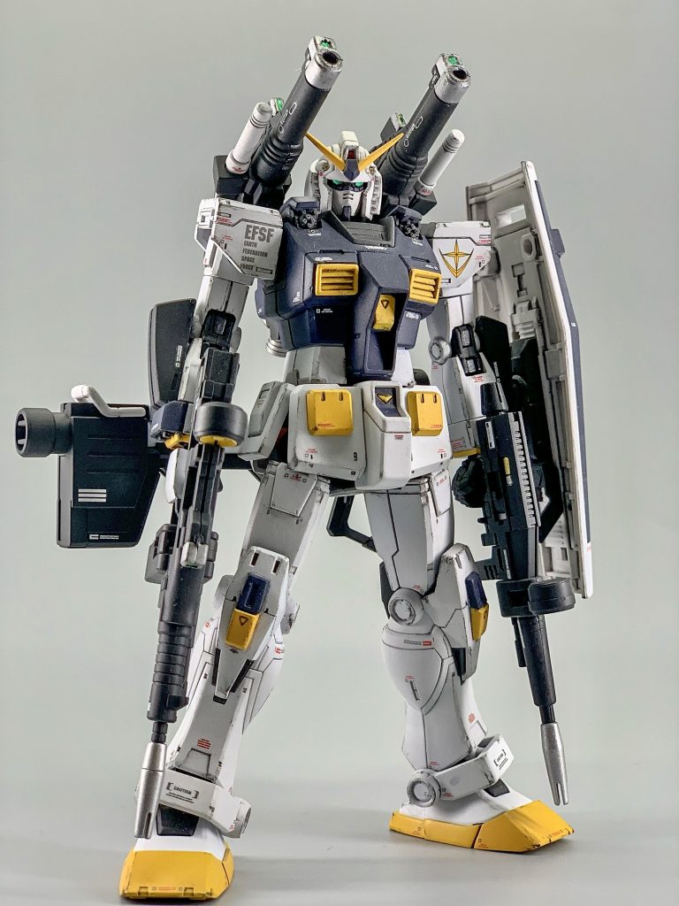 微汚し塗装として明るい色のパーツに軽くドライブラシをかけて輪郭を出しました。