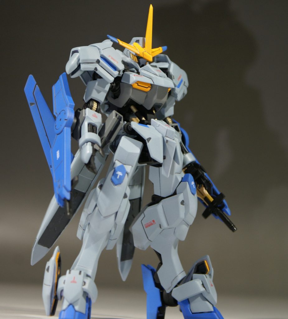 ガンダムフレームの機体は平手での画像が多いので平手も付けました。