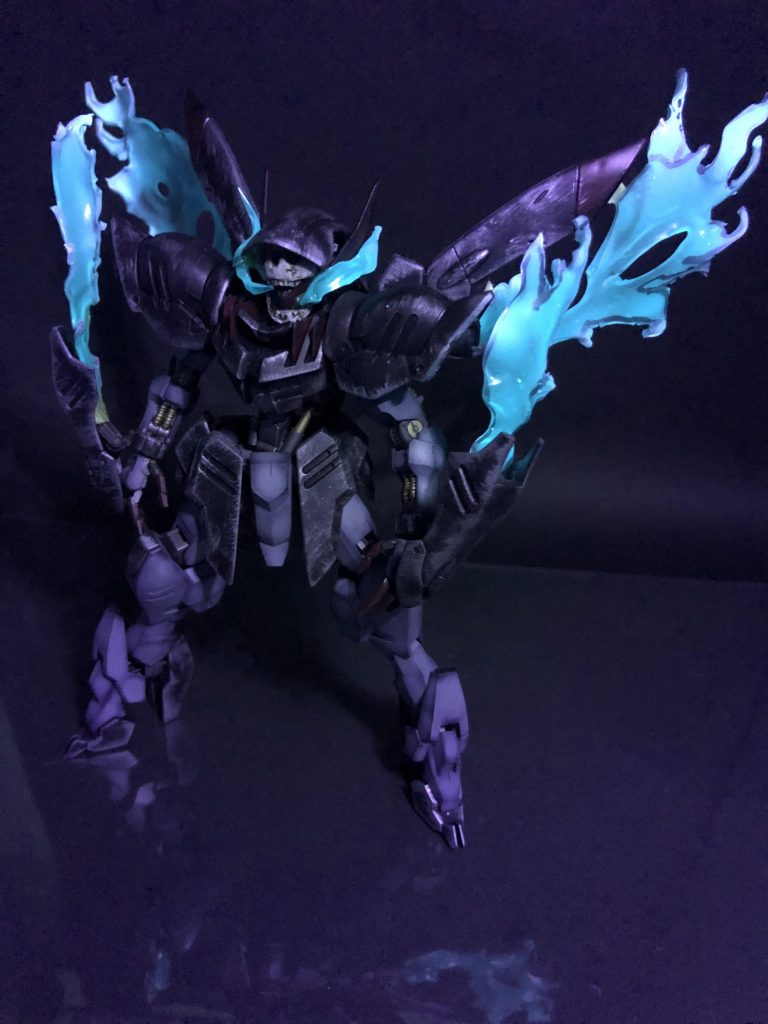 死神と言えば青い炎みたいなイメージあったんでエフェクト作ってみました。顔の部分のエフェクトは口から吐いてるようにも目からバチバチしてるようにも見えるオシャレな感じにしてみました✨