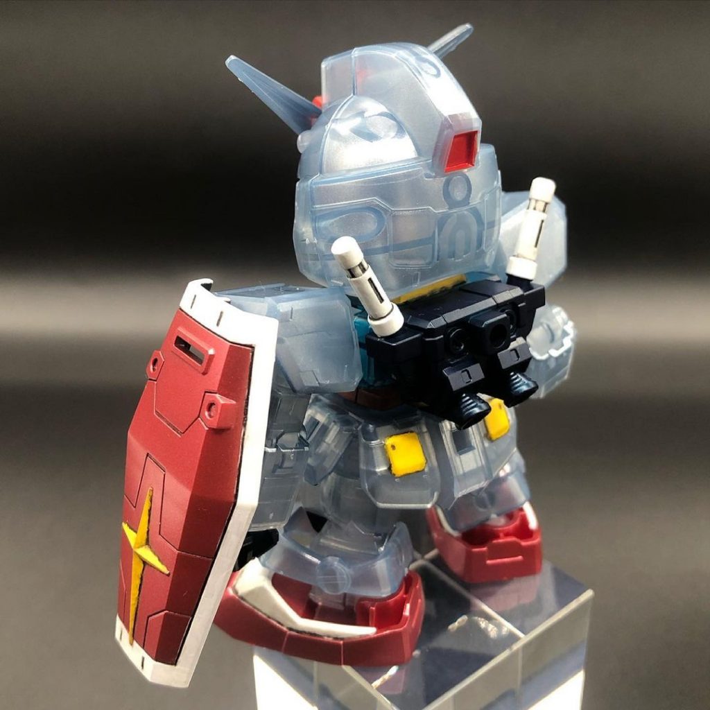 フェイス、スリッパ、シールドの赤はメタルレッドて塗装。