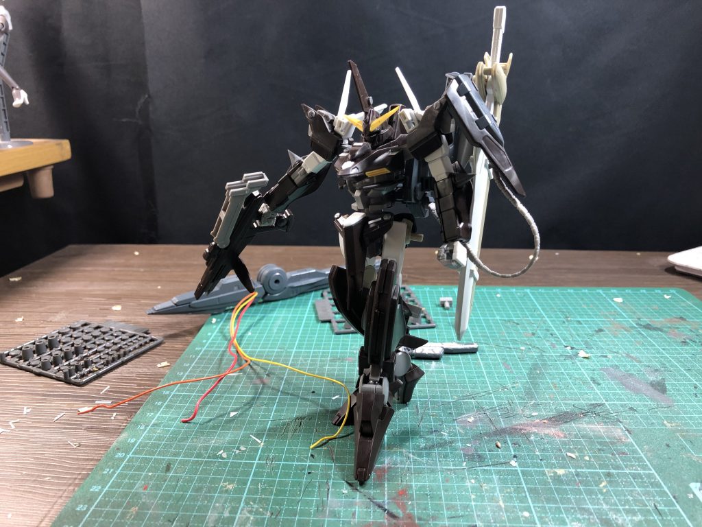 バスターソードは従来の右型につけるか位置を変えるかで悩みましたが右にはメガランチャーがあるので左後部に