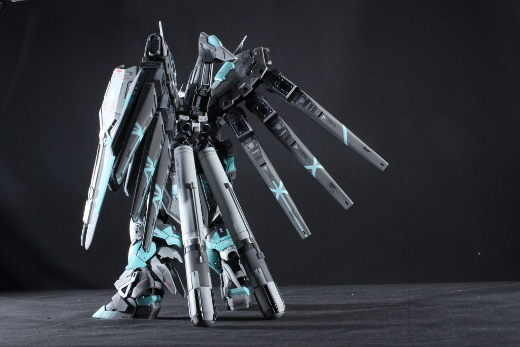 数作前からラインマスクがメインになってきてるので、ファンネルにナンバリング代わりにラインを。黒背景だとミントグリーンが非常に映えますね😊