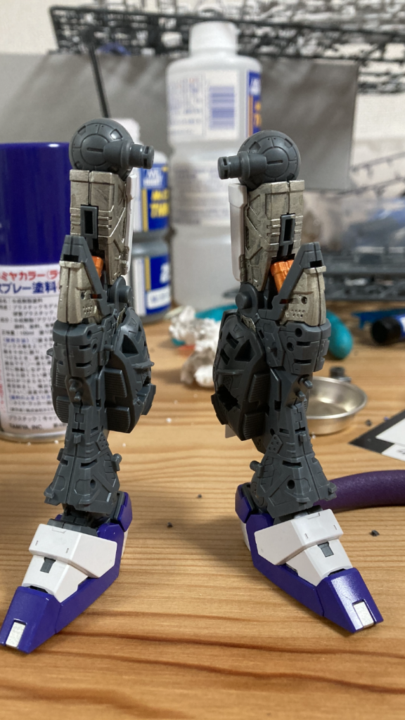 説明書通りに組み立て始めて足のフレームが完成!足から作らせてもらえると最後に気持ちがダレないのでありがたいですねチタンシルバーは思った以上に金属っぽくてスプレーの発色すごい…ってなりました