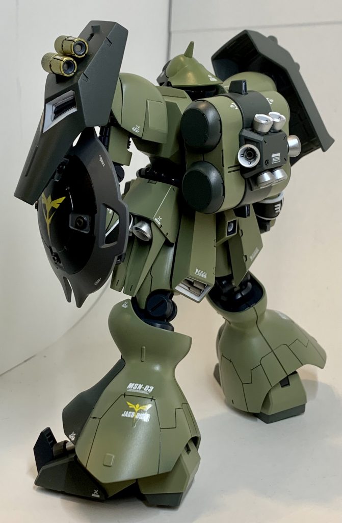 脚のディテールはREを参考にしています。